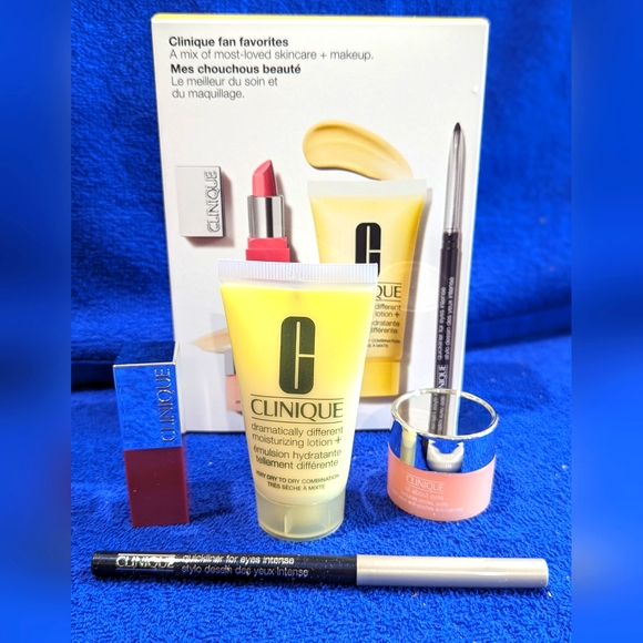 Clinique Beauty Essentials Set - Picture 1 of 10
